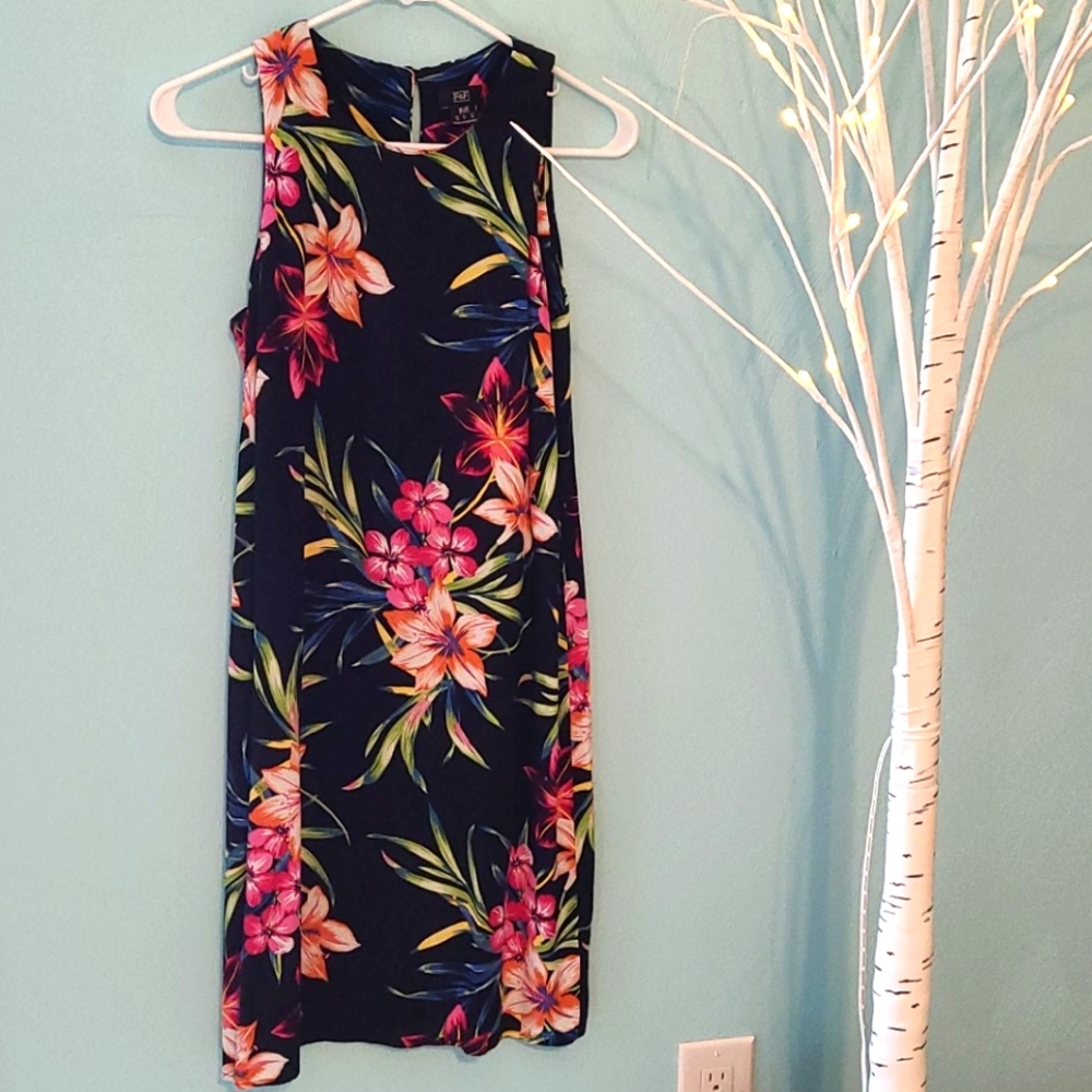 Sleeveless floral print dress